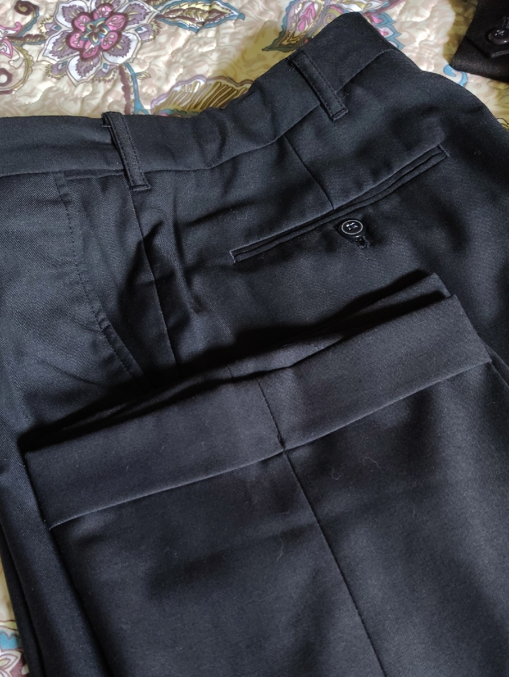 Men's Haggar Dress Slacks, Front Pleats, Cuffed, 32x32, Black